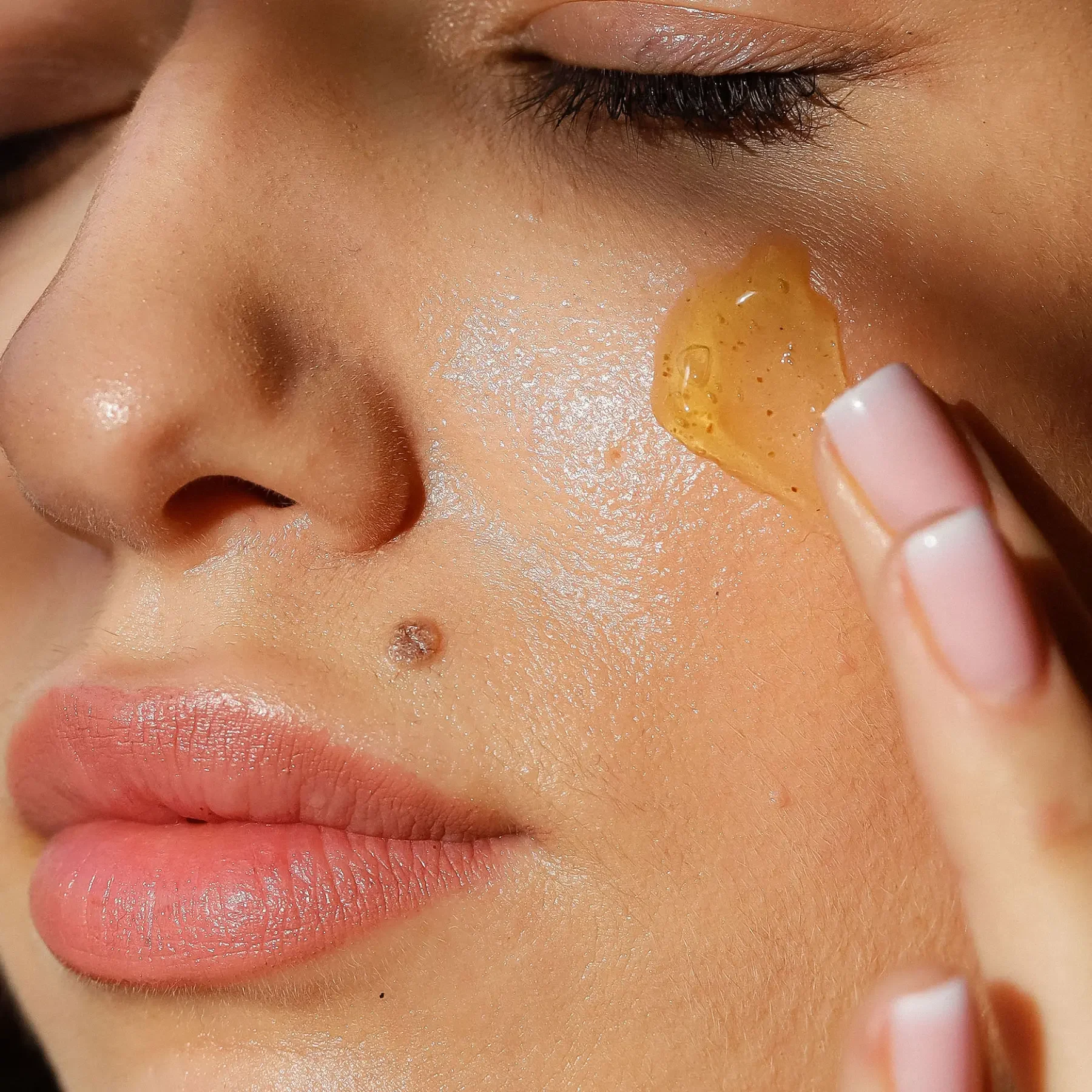 Seabody Hydrogel Mask Cleanser Seabody Hydrogel Mask Cleanser Mask Texture on Womans Face