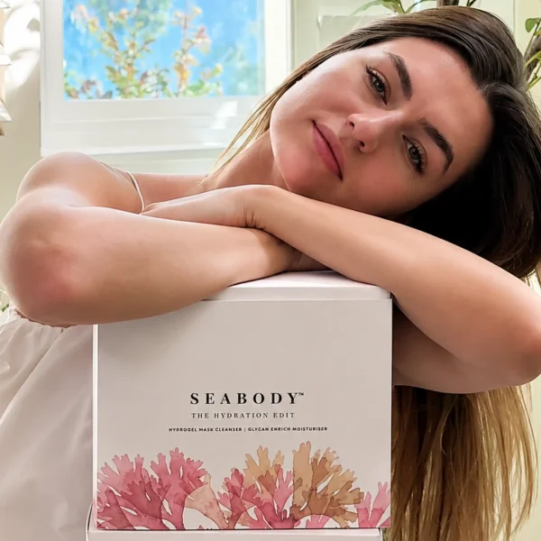 Woman holding giftset Seabody the Hydration Edit