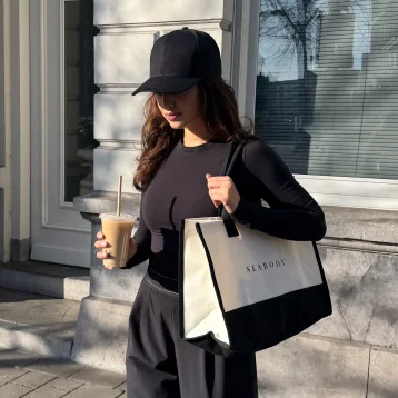 Sabody Tote Bag in use